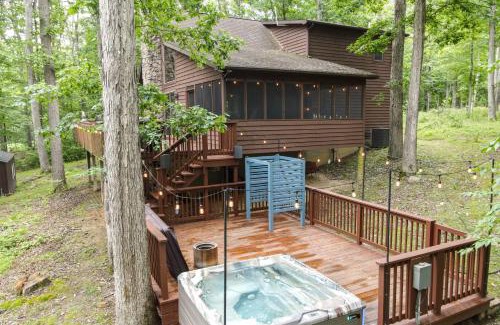 Great Cacapon House | Great Cacapon Mtn Cabin with Private Hot Tub and Views