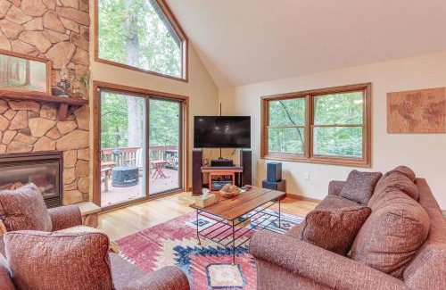 Great Cacapon House | Great Cacapon Mtn Cabin with Private Hot Tub and Views