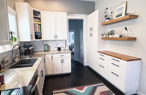 Lincoln Park House | Great city location: entire house