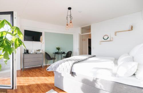 Antonsviertel Apartment | GREAT CITY VIEW I 26 FLOOR I NETFLIX and BOXSPRINGBED