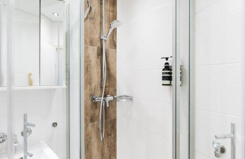 Antonsviertel Apartment | GREAT CITY VIEW I 26 FLOOR I NETFLIX and BOXSPRINGBED