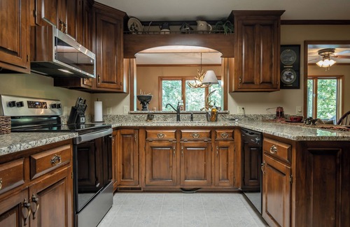 Reed Creek House | GREAT CLEMSON AND UGA GAME DAY RENTAL!nBeauty of Lake Hartwell at Skipping Rocks
