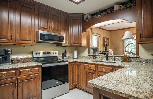 Reed Creek House | GREAT CLEMSON AND UGA GAME DAY RENTAL!nBeauty of Lake Hartwell at Skipping Rocks