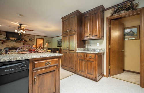 Reed Creek House | GREAT CLEMSON AND UGA GAME DAY RENTAL!nBeauty of Lake Hartwell at Skipping Rocks