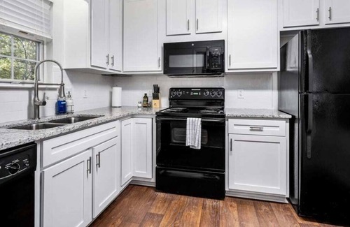 Meadowbrook Apartment | Great Community Amenities | Close to everything