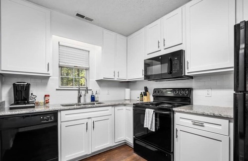 Meadowbrook Apartment | Great Community Amenities | Close to everything
