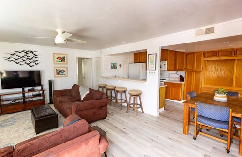 Central Mission Beach Condo | Great Condo in Mission Beach only a block from the ocean and steps to the bay.