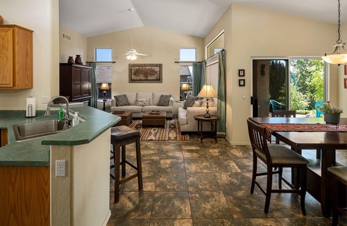Cottonwood House | Great Cottonwood Location! Community Pool & Hot Tub! - Bronco - S021