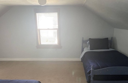 De Pere House | Great De Pere Home Near Lambeau Field in Wonderful Neighborhood