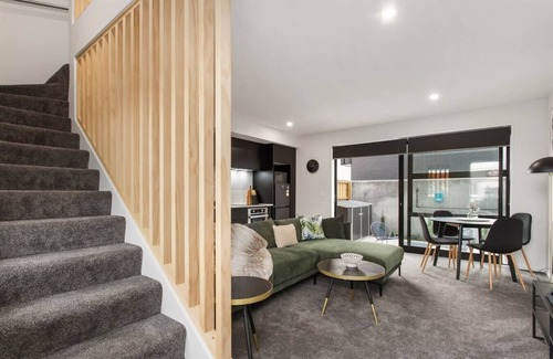 Linwood Apartment | Great Deals at New Upmarket Appt