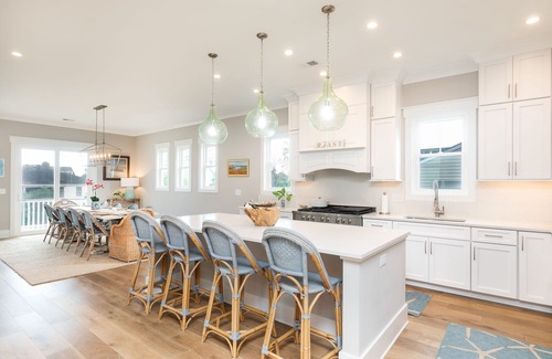 Isle of Palms House | GREAT FALL/WINTER RATES/ROOFTOP/POOL/LUXURY/3 MINUTE TO BEACH/NEAR SULLIVAN'S