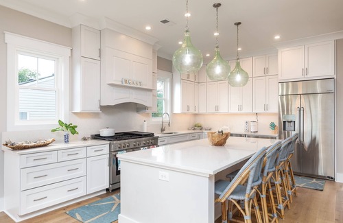 Isle of Palms House | GREAT FALL/WINTER RATES/ROOFTOP/POOL/LUXURY/3 MINUTE TO BEACH/NEAR SULLIVAN'S