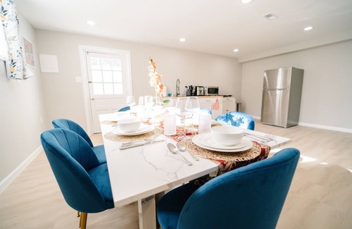 Great Falls House | Great Falls Luxe Haven: 5BR/3BA Modern Oasis!