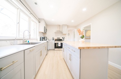 Great Falls House | Great Falls Modern Escape: 10BR/5BA Luxury Retreat!