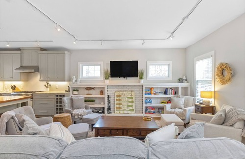 Harbert House | Great Family Home, Hot Tub All Year, Gourmet Kitchen