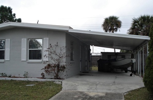 North Port House | Great for a family 2 to 4 people 2 bedrooms 1 bath home in North Port.