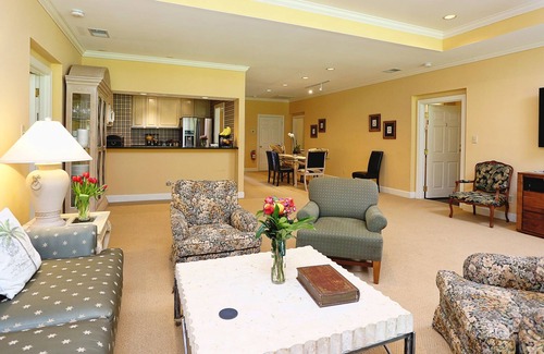 Chapel Hill House | Great For Corporate/Executive/Family Retreats; 8 Mins To UNC, Dining/Shops
