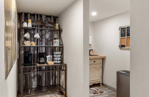 Southwest Colorado Springs House | Great for families with beautiful Mountain Views. Monthly rates available