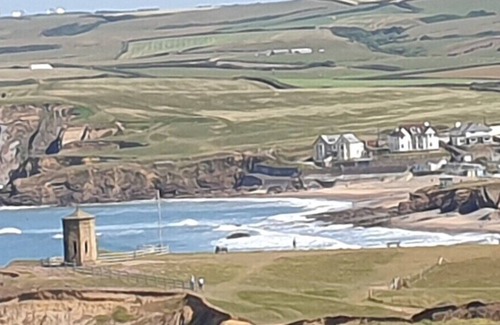 Bude House | Great for families. Free WiFi and shared indoor pool