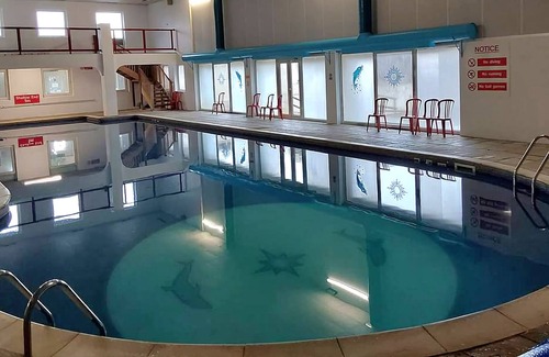 Bude House | Great for families. Free WiFi and shared indoor pool