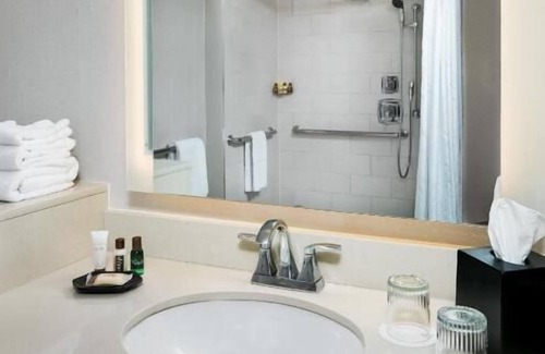 Pinch District House | Great for Group Travel! 3 Classy Units, Restaurant/Bar, Minutes to Beale Street