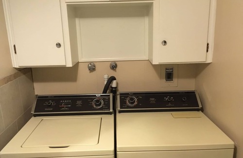 Idaho Falls Apartment | great for kids - pets welcome - self check in - downtown - kitchen and laundry