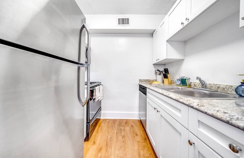 Survey Creek Apartment | Great for Large Gatherings–Sleeps 19–PalmWaveStays