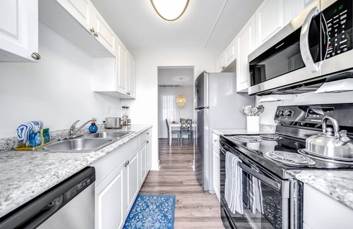 Survey Creek Apartment | Great for Large Gatherings–Sleeps 17–PalmWaveStays