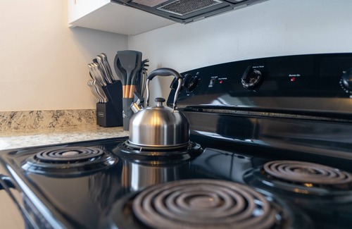 Survey Creek Apartment | Great for Large Gatherings–Sleeps 30–PalmWaveStays