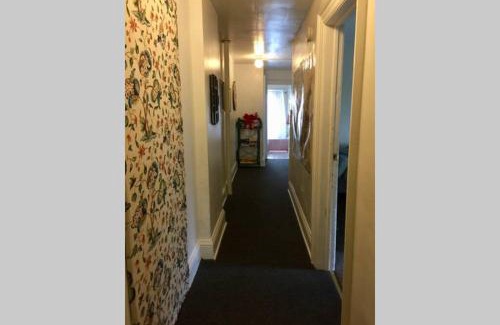 Downtown Niagara Falls House | Great Gorge Guesthouse - Walk to the Falls, the Casino and all Downtown Restaurants - Across from the Aquarium