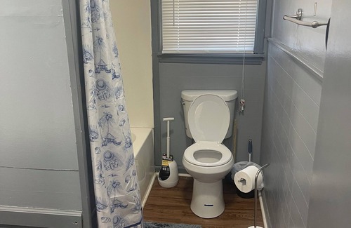 Brownsville House | Great Home in Brownsville, Tennessee 1 Single Bedroom Available for Lodging.