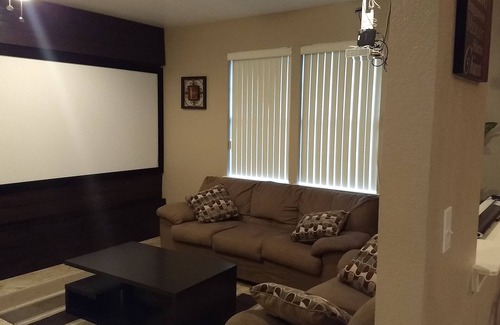 Irving House | Great house in a great location in the center
