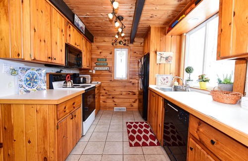 Eidelweiss Village House | Great House Walking Distance from Middle Pea Beach, Kayak & Canoe Provided