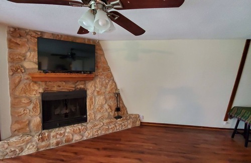 Farmersville House | Great Lakefront Retreat