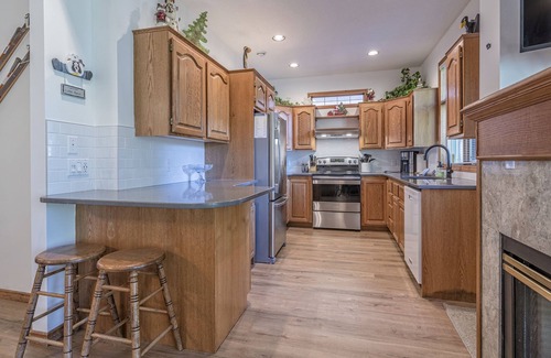 Silver Star Mountain Apartment | Great Location close to village and pond, Semi-Private- Hot Tub-Pet Friendly