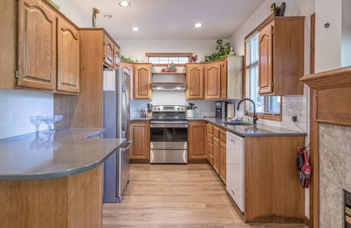 Silver Star Mountain Apartment | Great Location close to village and pond, Semi-Private- Hot Tub-Pet Friendly