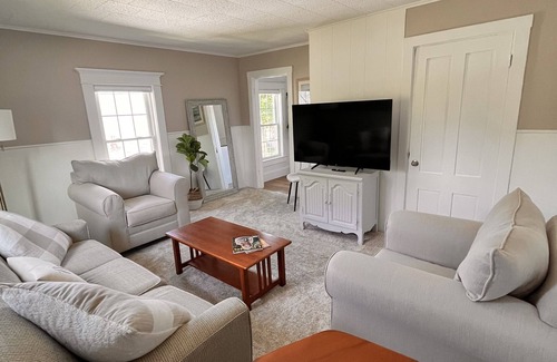 Plymouth Apartment | GREAT LOCATION! 10 min walk to downtown plymouth.