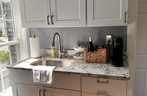 Plymouth Apartment | GREAT LOCATION! 10 min walk to downtown plymouth.