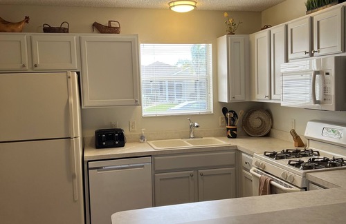 The Villages House | Great location! 2 bedroom ranch w/all the comforts of home!