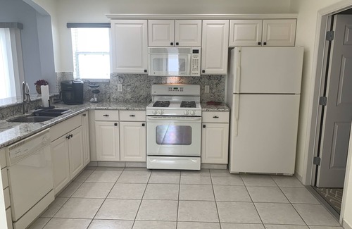 The Villages Villa | GREAT LOCATION! 2 Bdrm 2 Ba Villa w/GOLF CART, FREE WIFI & BBQ