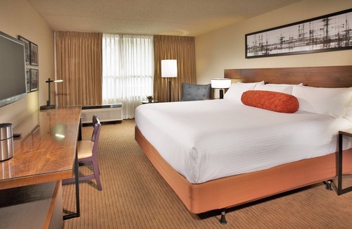 Wilburton Hotel | Great Location & Amenities! Private Parking, Outdoor Pool, Pets Allowed!