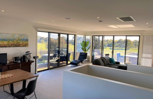 Torquay House | Great Location and views of the famous The Sands Golf Course- 5min walk to beach