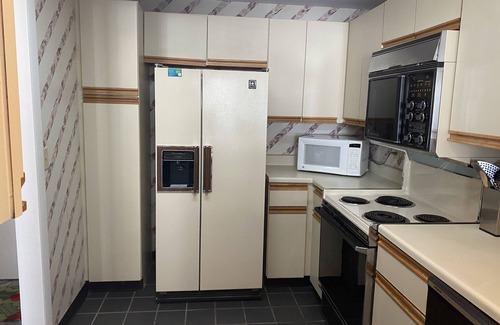 Atlantic City Condo | Great Location, Clean and Large 1 bed, on the Boardwalk, Pool, Beach, Jacuzzi,