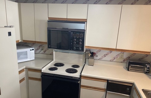 Atlantic City Condo | Great Location, Clean and Large 1 bed, on the Boardwalk, Pool, Beach, Jacuzzi,