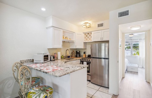 Gulfport Condo | Great Location~ Close to Beach~ Pet Friendly~ 1BR Beach Quarters #8