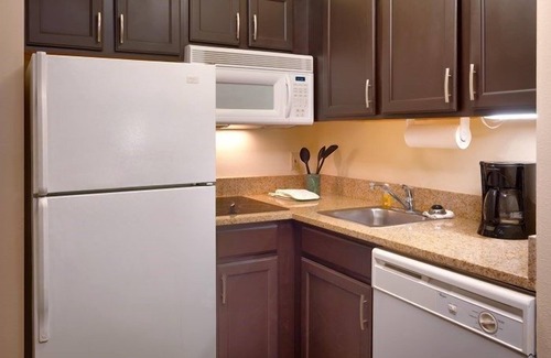 Reno/Tahoe Airport Condo | Great Location! Close to Reno-Sparks Convention Center | Shared Pool + Hot Tub