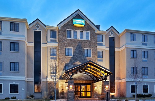 Reno/Tahoe Airport Condo | Great Location! Close to Reno-Sparks Convention Center | Shared Pool + Hot Tub
