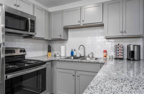 Forest Park Apartment | Great Location Close to Golf and Downtown