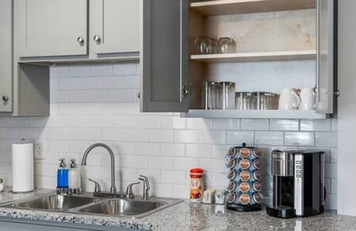Forest Park Apartment | Great Location Close to Golf and Downtown