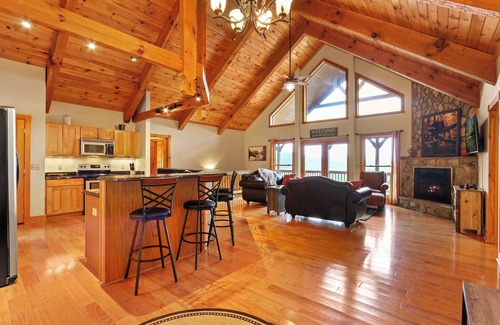Fleetwood House | Great Location close to Boone, West Jefferson & the Parkway with Gorgeous Views